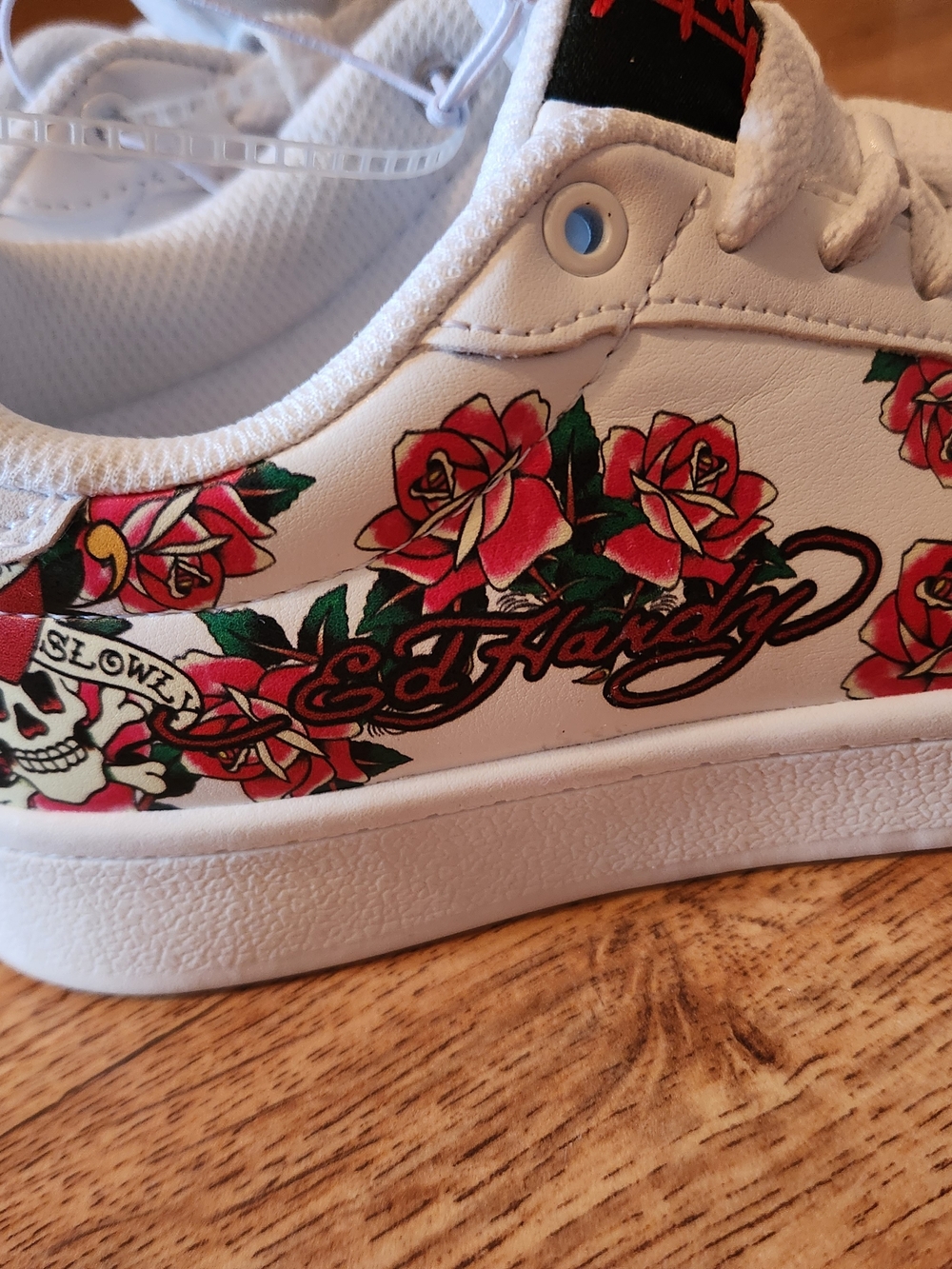 Ed Hardy White Sneakers with Red Rose Graphic, Size 6 - Picture 3 of 7